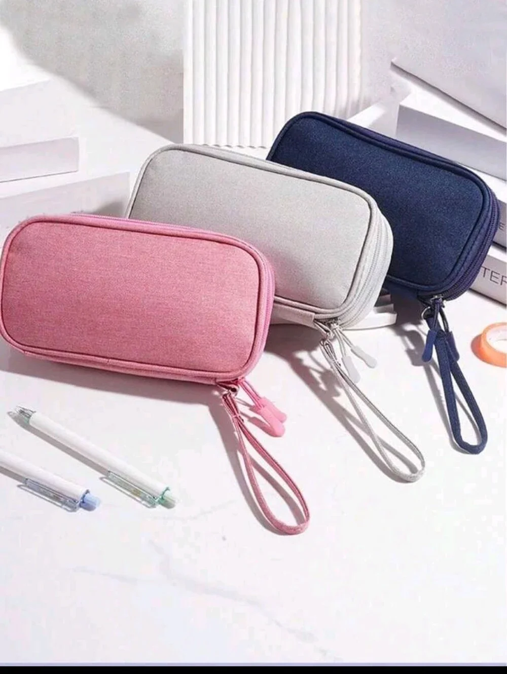 PORTABLE ELECTRONICS ACCESSORY ORGANIZER- GRAY COLOR 